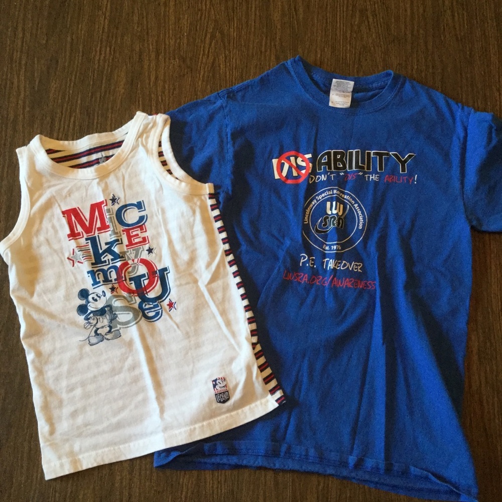Lot of 2 kids T-shirt size small
